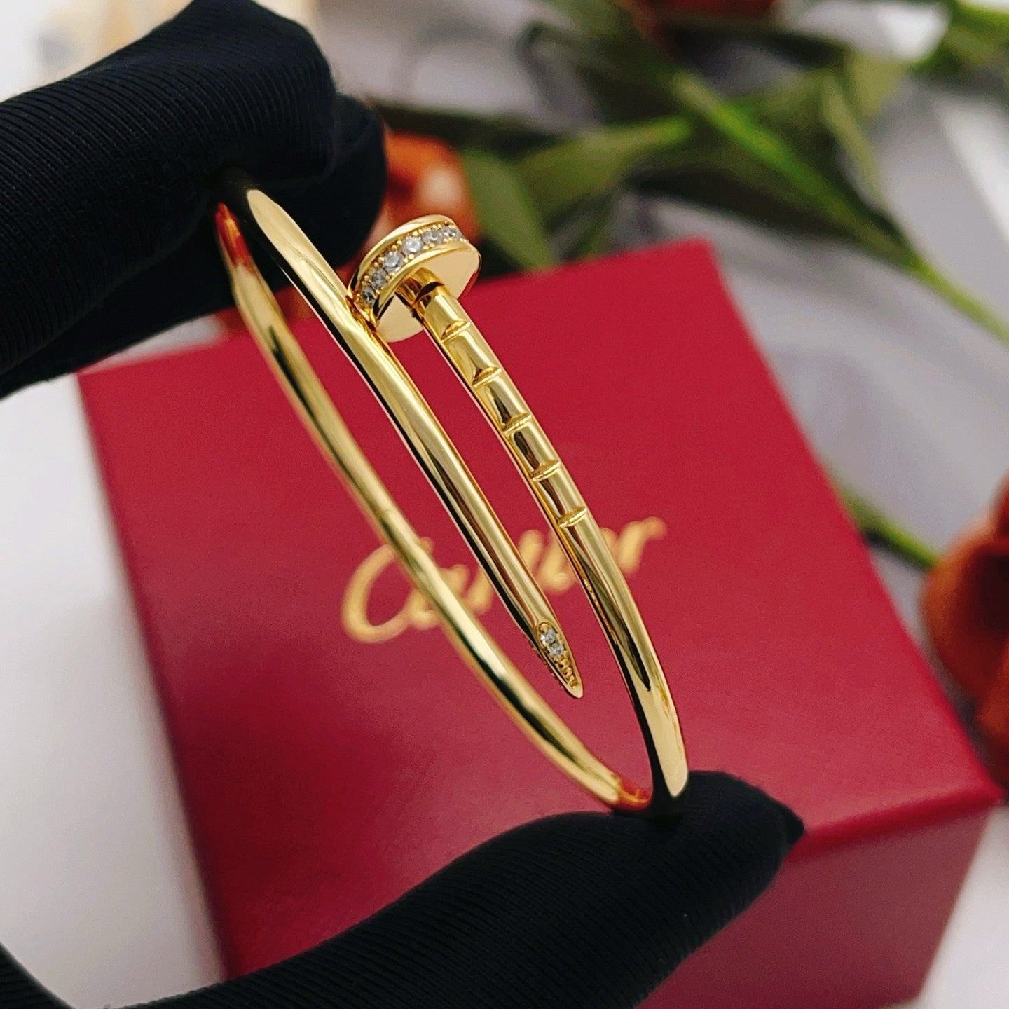 Celouraco Éclat Crystal Nail Bracelet