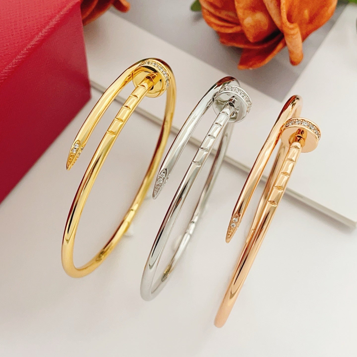Celouraco Éclat Crystal Nail Bracelet