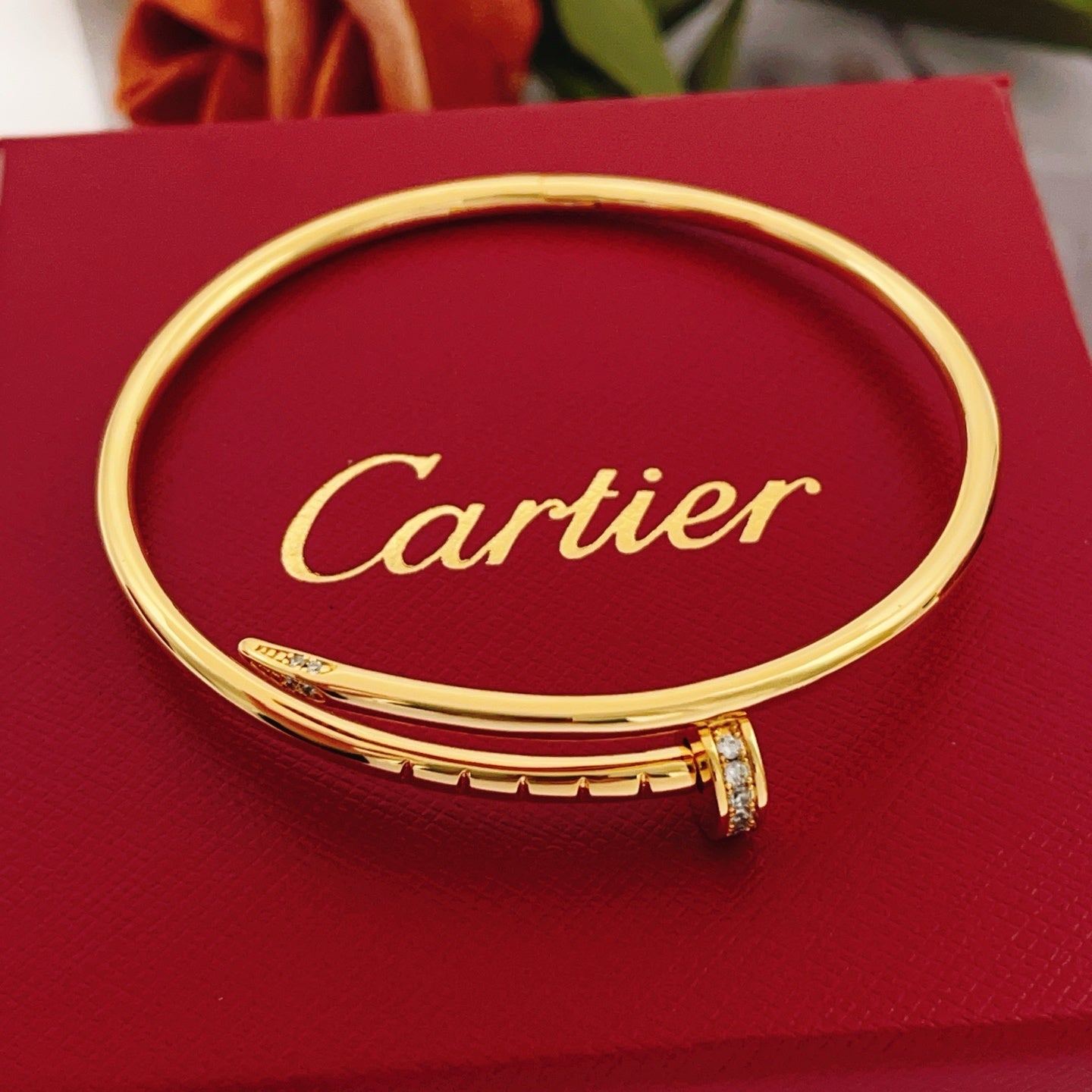 Celouraco Éclat Crystal Nail Bracelet